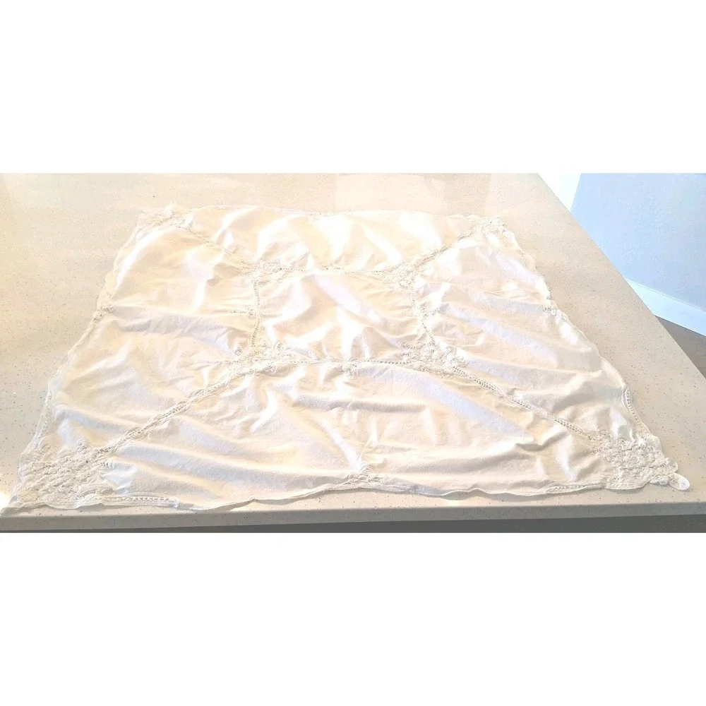 Vintage White Battenburg Lace Tablecloth 39